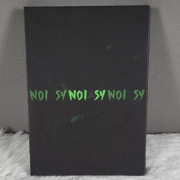 Stray Kids,NOEASY, Black and Green Album, JYP Entertainment - Picture 1 of 5